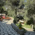 Gaia Дом отдыха Леука